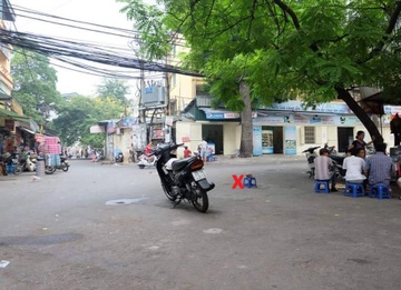 Nhan vien quan oc bi dong nghiep dam guc giua duong hinh anh