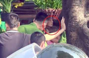 Thanh nien cam dao uy hiep con tin, yeu cau cong an dieu oto hinh anh