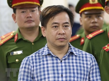 Khoi to bi can hua 'chay' ho chieu, quoc tich My cho Vu nhom hinh anh