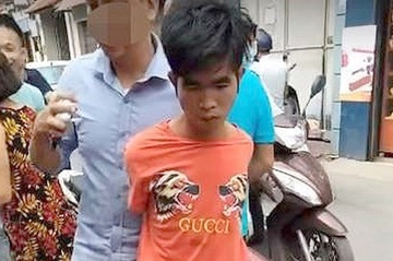 Ba chu tiem vang truy duoi thanh nien cuop giat day chuyen hinh anh