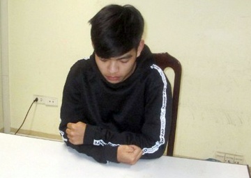 Tho sua dien thoai tong tien nu khach hang bang clip sex hinh anh