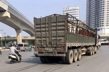 Co gai 18 tuoi bi xe tai can tu vong hinh anh