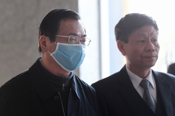 Hai luat su dua ong Vu Huy Hoang den toa hinh anh