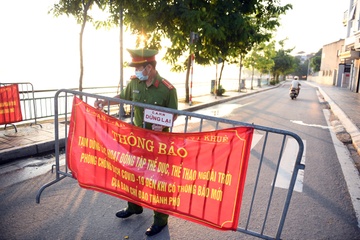 Ra duong khi khong can thiet, nguoi dan o Ha Noi bi phat den 3 trieu hinh anh