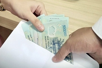 Thu doan 'voi' tien cua nhom cuu cong an phuong o TP.HCM hinh anh