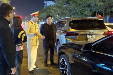Tai xe nghi giau ma tuy, co thu trong oto sau tai nan hinh anh