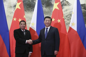 TT Duterte bat ngo tham TQ giua cang thang ve Bien Dong hinh anh