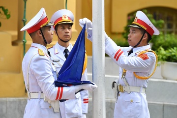 Le thuong co ASEAN nhan dip 52 nam thanh lap hiep hoi hinh anh