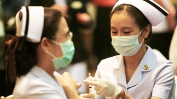 Rui ro dang sau dich vu du lich My ket hop tiem vaccine hinh anh