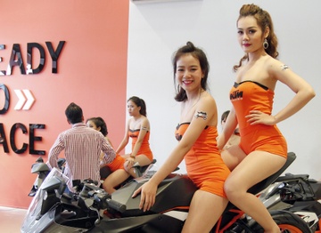 Dan my nhan Viet do dang cung xe con tay co nho KTM RC hinh anh