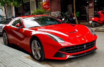 Ferrari F12 dau tien VN tim duoc chu sau gan 3 nam ve nuoc hinh anh