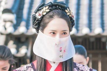 'Khi nha vua yeu': Im Si Wan 'pha' hon le cua Yoona hinh anh