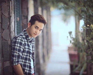 'Nhu cai lo' - Khac Hung bi chi trich phan cam, dao nhai hinh anh