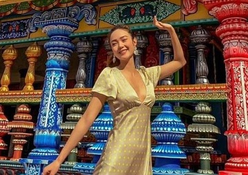 Sao Viet du lich nuoc ngoai, cung ban be hat karaoke dip nghi le hinh anh