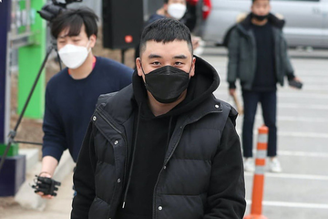 Seungri phu nhan cao buoc ve moi gioi mai dam hinh anh