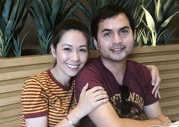Nguoi mau Duc Tien va vo mac Covid-19 tai My hinh anh