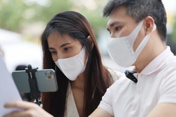 Thuy Tien - Cong Vinh livestream cong bo 18.000 trang sao ke hinh anh