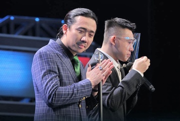 Khan gia phan ung voi Rap Viet hinh anh