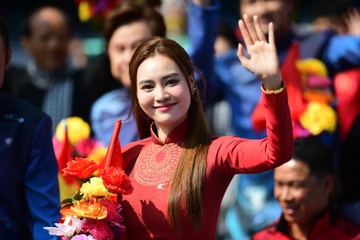 Khoảnh khắc ấn tượng của 50 nghệ sĩ Việt ở lễ diễu hành 30/4