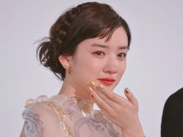 Ngoc nu Mei Nagano bi tung tin nhan ngoai tinh hinh anh