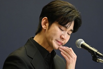 Kim Soo Hyun sốc