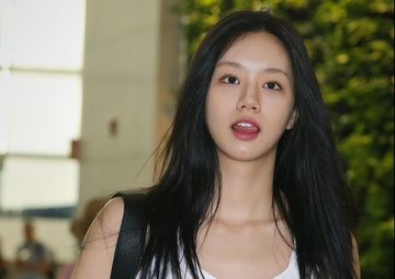 Hyeri nổi bật ở sân bay Tân Sơn Nhất