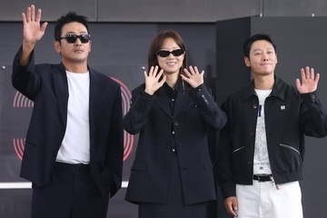 Dan dien vien bi chi trich vi den muon, khong xin loi hinh anh