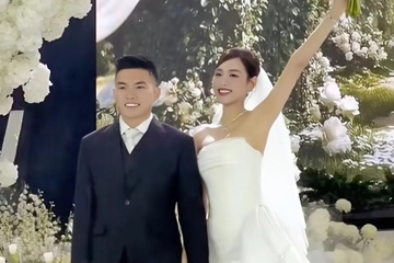 Khoảnh khắc trao nhẫn của Đỗ Thị Hà và chồng doanh nhân