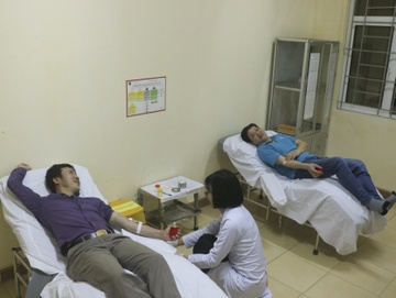 Vuot 200 km hien mau hiem cuu nguoi hinh anh