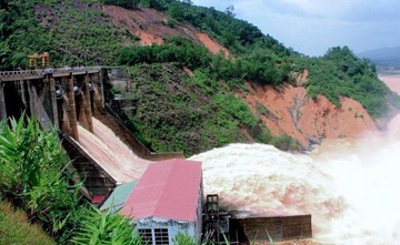 Thuy dien xa lu, 8 xa vung nui Ha Tinh bi co lap hinh anh