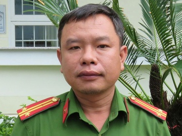 Dieu tra vien tu viet them vao ban hoi cung hinh anh