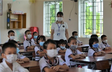 7 hoc sinh nhiem nCoV, nhieu noi o Nghe An dung hoc truc tiep hinh anh