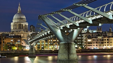 Ly do cau Thien nien ky o London chao dao hinh anh