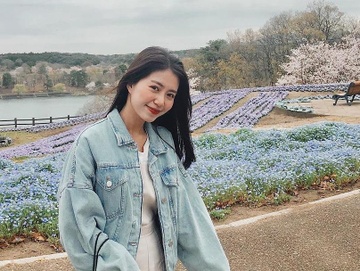Hot girl Viet ron ra khoe anh check-in dep me man ben anh dao Nhat Ban hinh anh