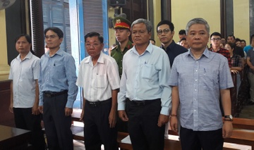 Cuu Pho thong doc Ngan hang va dong pham bat khoc khi noi loi sau cung hinh anh