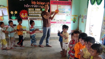 'Anh ong nau' o truong mam non hinh anh