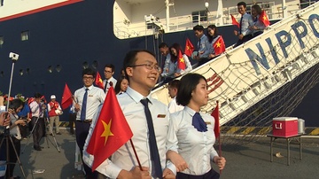 Tau thanh nien Dong Nam A va Nhat Ban den TP HCM hinh anh