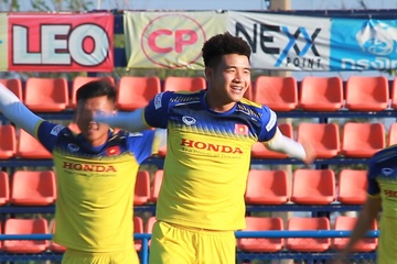 Buoi tap cua U23 Viet Nam giua thoi tiet nong buc o Thai Lan hinh anh