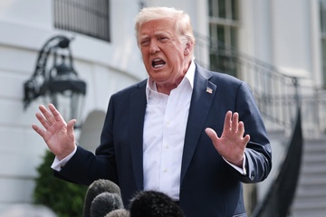 Sách về ông Trump ế ẩm, độc giả Mỹ đang đọc về ai?