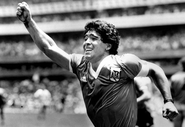 Maradona khong duoc cham soc trong luc bi con dau hanh ha hinh anh