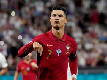 Ronaldo gianh danh hieu Vua pha luoi Euro 2020 hinh anh