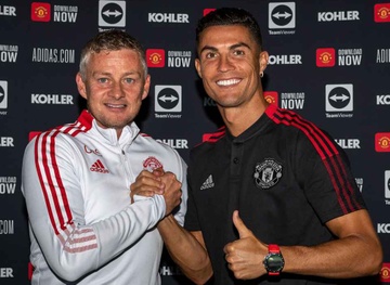 Ronaldo hoan thanh buoc cuoi cung de khoac ao MU hinh anh