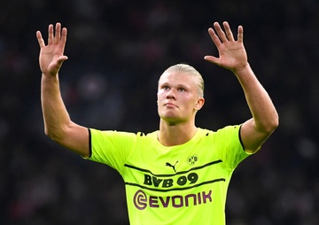 Dortmund muon tang luong gap doi cho Haaland hinh anh