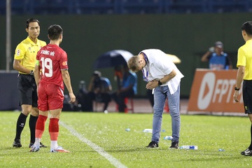 HLV Mano Polking cui lay trong tai hinh anh