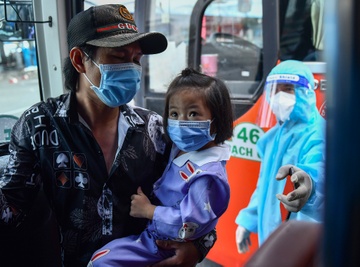 400 nguoi Kien Giang roi TP.HCM tren chuyen xe 0 dong hinh anh