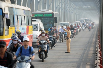 Phan luong giao thong phuc vu le tang 3 canh sat hy sinh o Dong Tam hinh anh