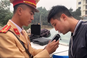 CSGT ca nuoc ra quan tang cuong xu ly vi pham nong do con hinh anh