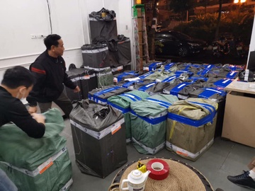 Thu hon 120.000 chiec khau trang chuan bi tuon sang bien gioi hinh anh