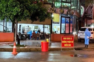 Phong toa quan bia o Ha Noi co nguoi nghi mac Covid-19 hinh anh