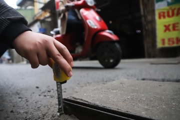 Cham tham nhua, hang tram nap cong tro thanh bay voi tai xe hinh anh
